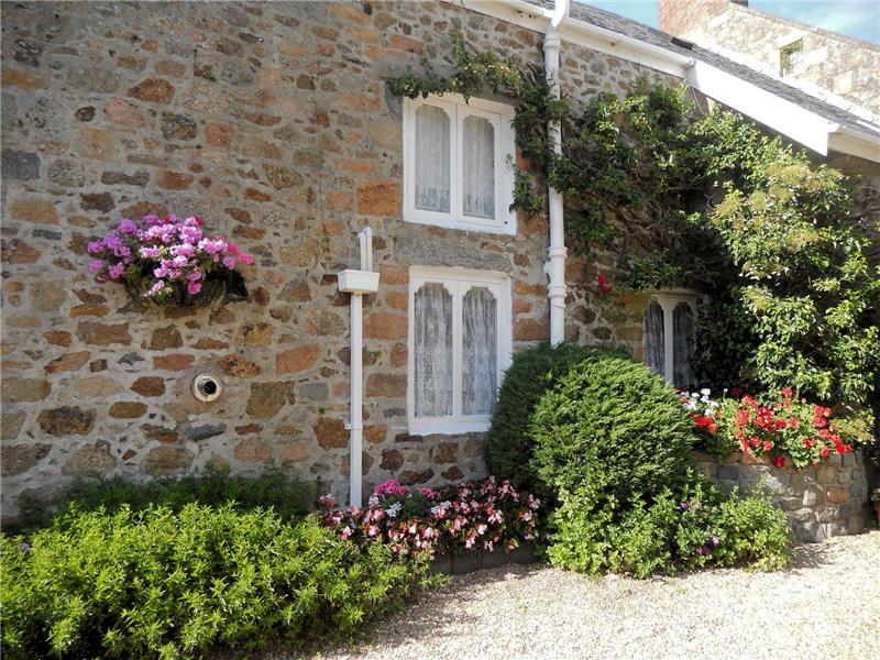 Macoles - 5\* Gold Graded - Country Apartments in St Martin - Guernsey